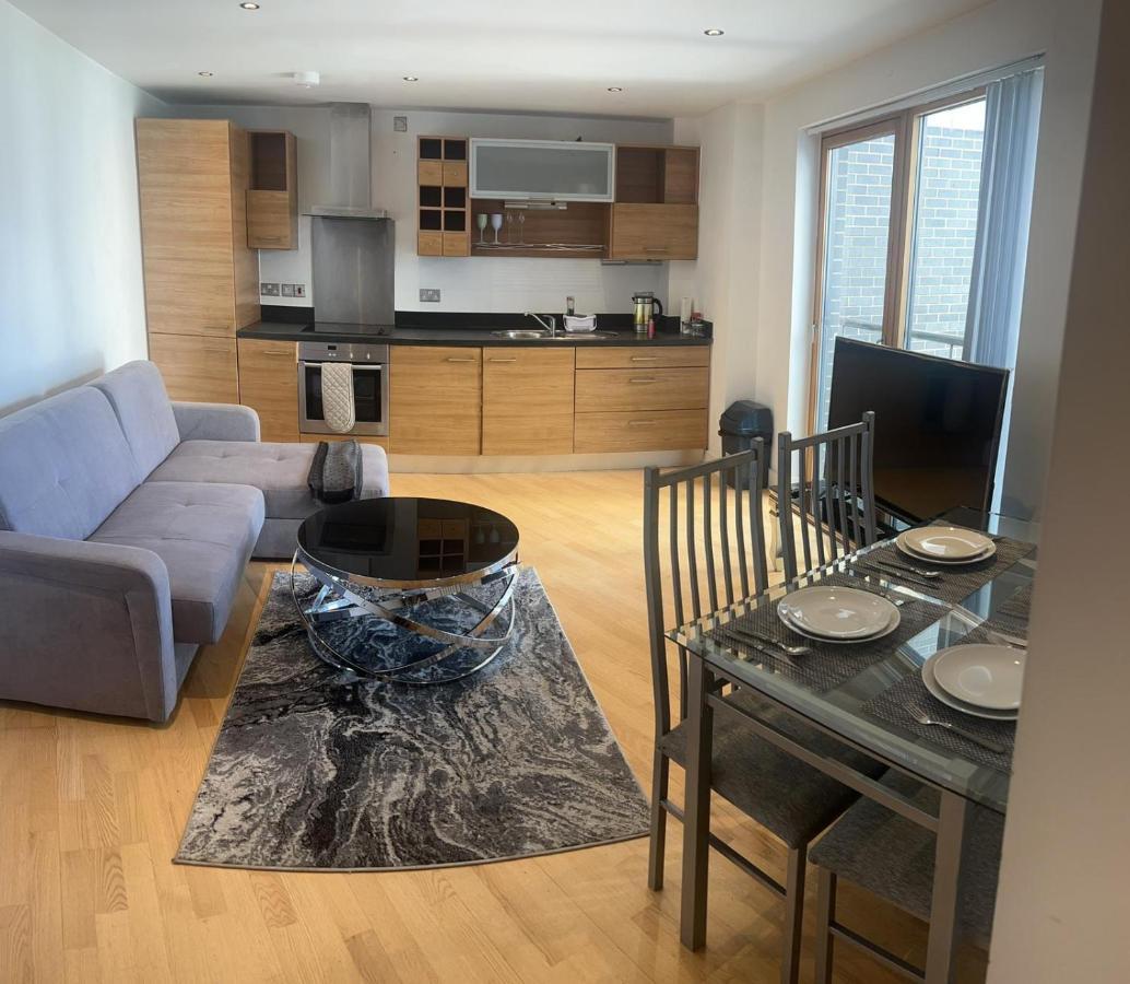 Sugarhill Leeds Docks Apartment